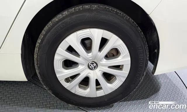 Toyota Prius 2019 1.8 автомат (гидро), миниатюра 7