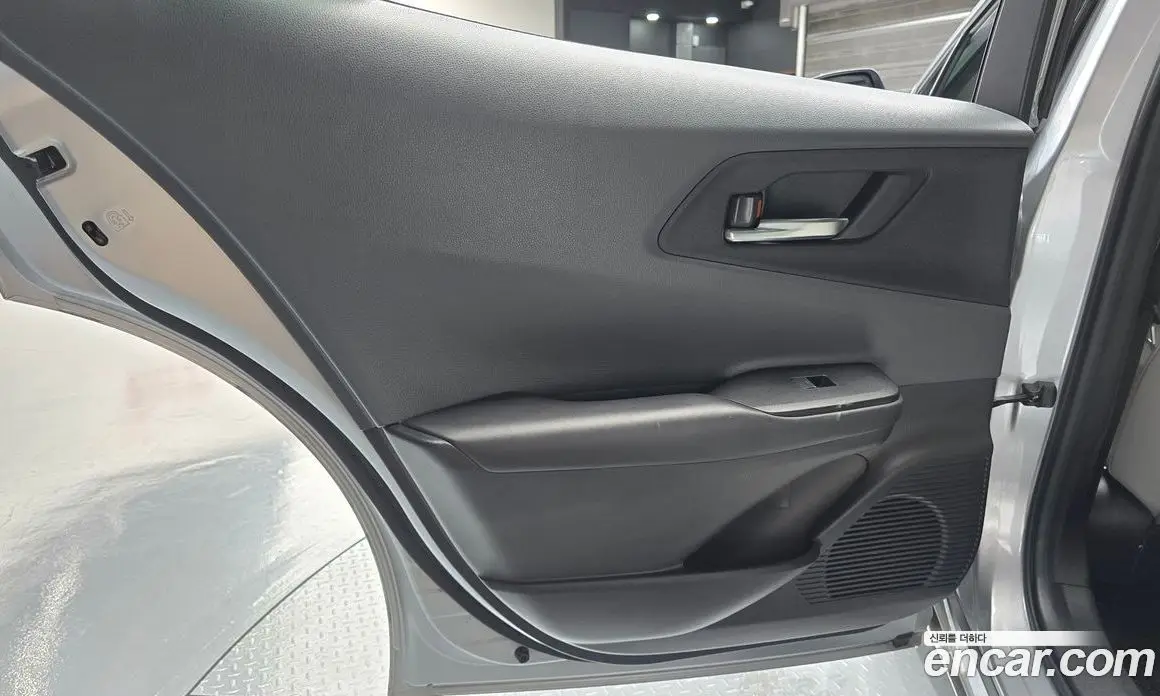 Toyota Prius 2023 2.0 автомат (гидро), фото 15