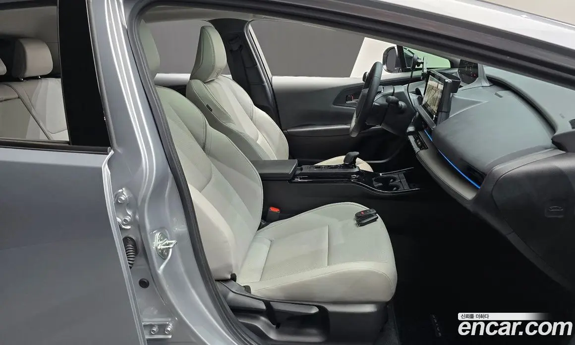 Toyota Prius 2023 2.0 автомат (гидро), фото 16
