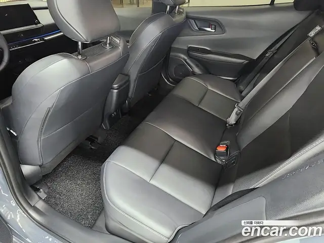 Toyota Prius 2026 2.0 автомат (робот), миниатюра 11