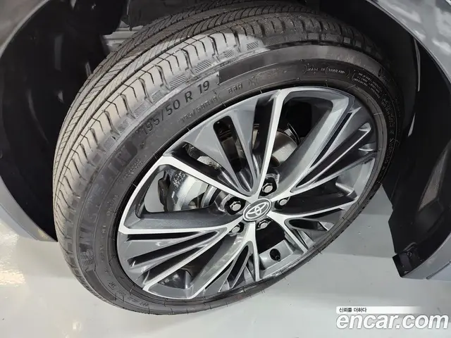Toyota Prius 2026 2.0 автомат (робот), миниатюра 5