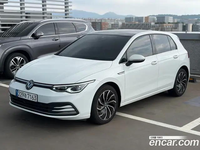 Volkswagen Golf 2023 2.0 автомат (гидро), миниатюра 2