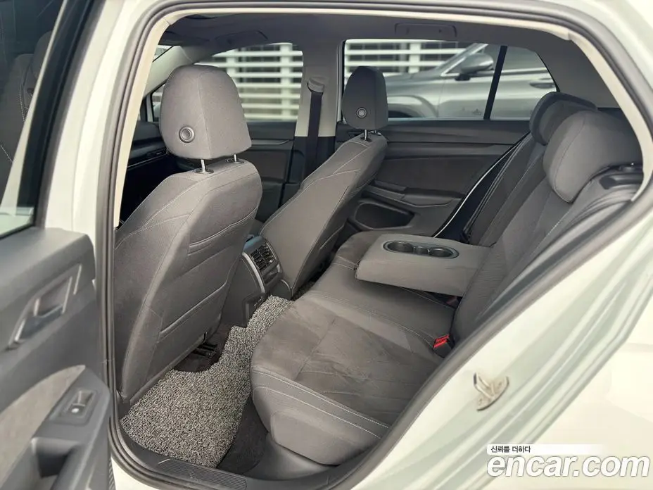Volkswagen Golf 2023 2.0 автомат (гидро), фото 19