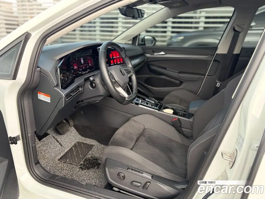 Volkswagen Golf 2023 2.0 автомат (гидро), фото 20