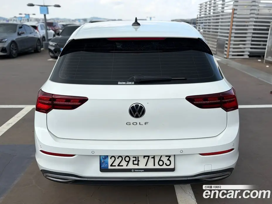 Volkswagen Golf 2023 2.0 автомат (гидро), фото 5