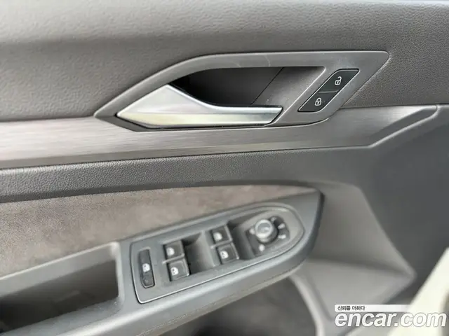 Volkswagen Golf 2023 2.0 автомат (гидро), миниатюра 9
