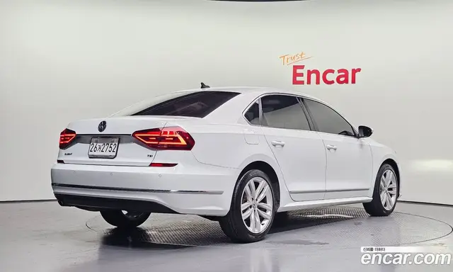 Volkswagen Passat 2018 2.0 автомат (гидро), миниатюра 2