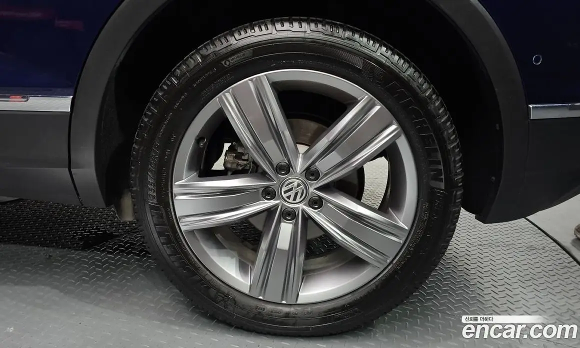 Volkswagen Tiguan 2018 2.0 автомат (гидро), фото 6