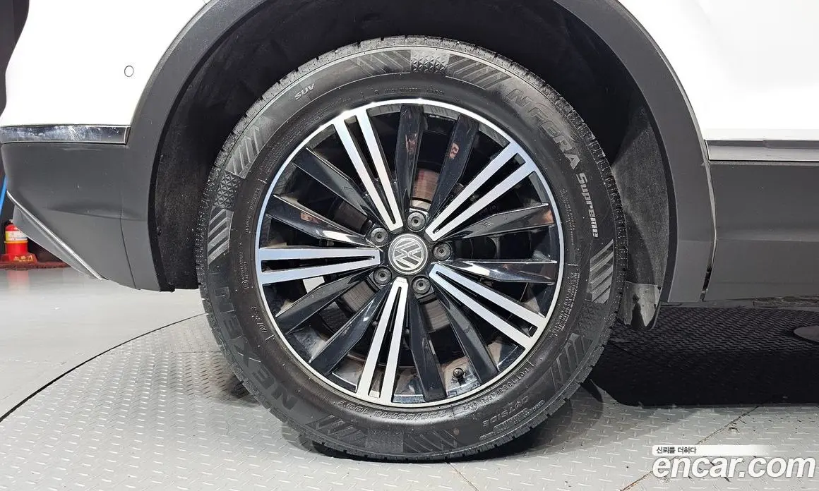 Volkswagen Tiguan 2018 2.0 автомат (гидро), фото 5