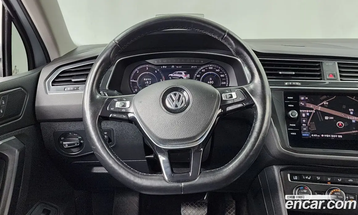Volkswagen Tiguan 2018 2.0 автомат (гидро), фото 13