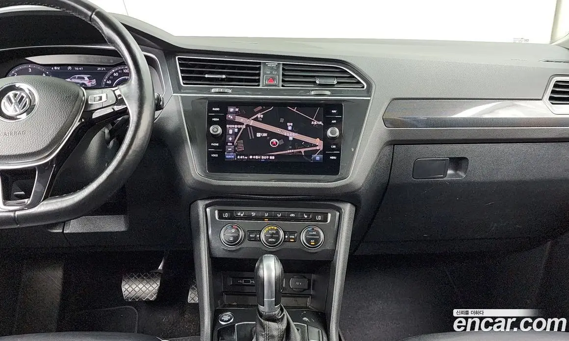 Volkswagen Tiguan 2018 2.0 автомат (гидро), фото 14