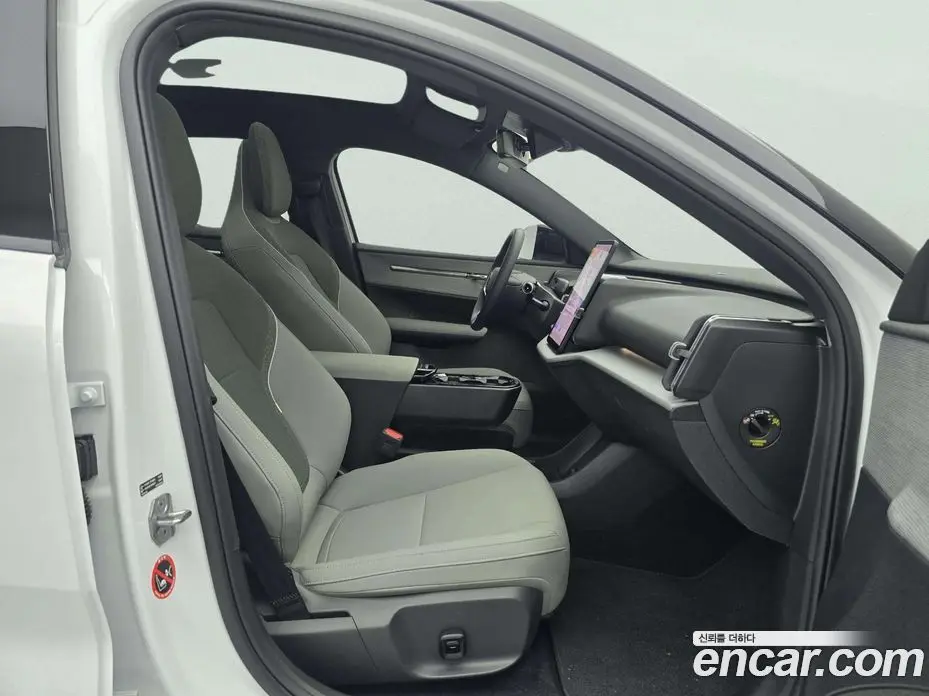 Volvo EX30 2025 0.2 автомат (гидро), фото 11