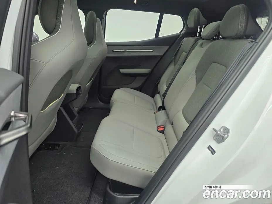 Volvo EX30 2025 0.2 автомат (гидро), фото 12