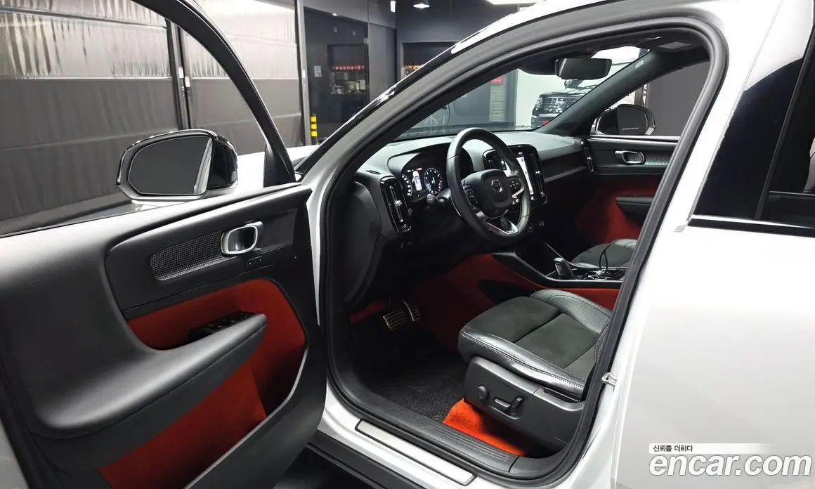 Volvo XC40 2019 2.0 автомат (гидро), фото 13