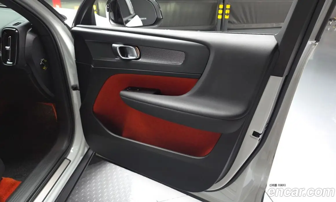 Volvo XC40 2019 2.0 автомат (гидро), фото 14
