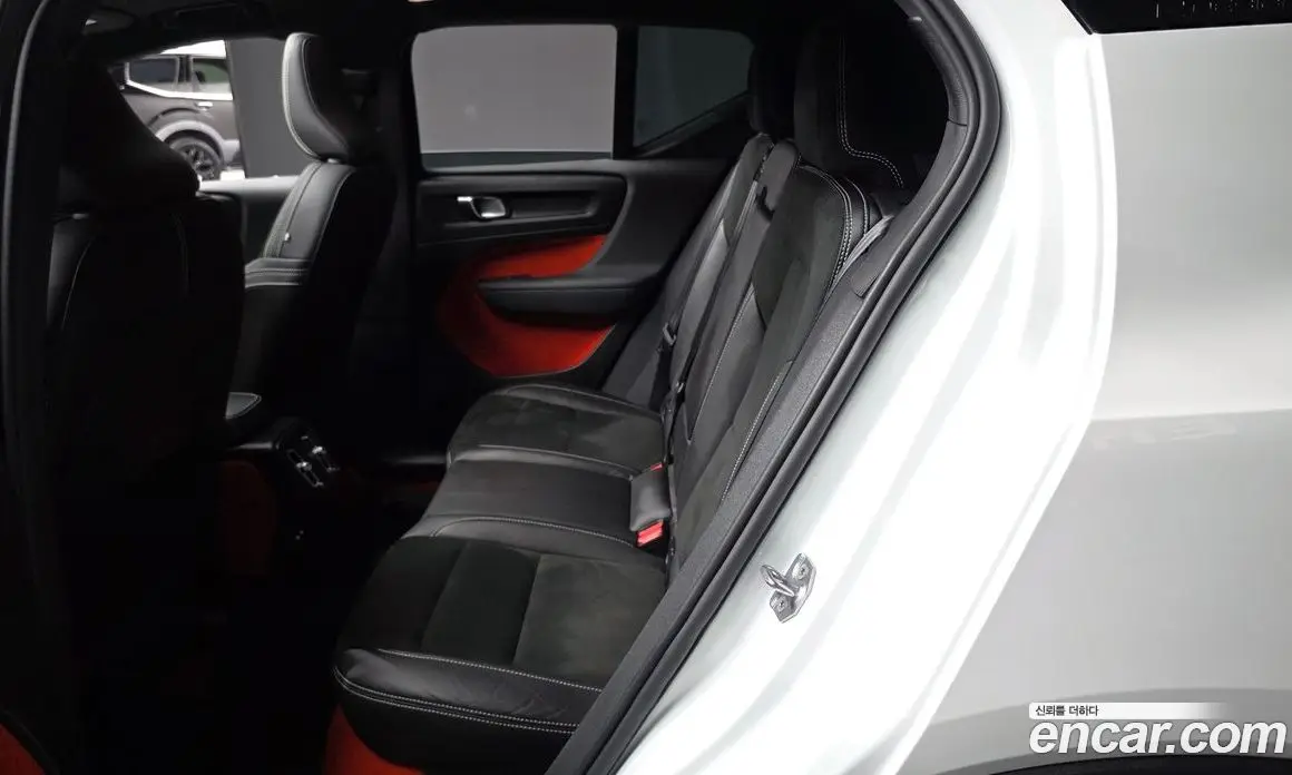 Volvo XC40 2019 2.0 автомат (гидро), фото 16