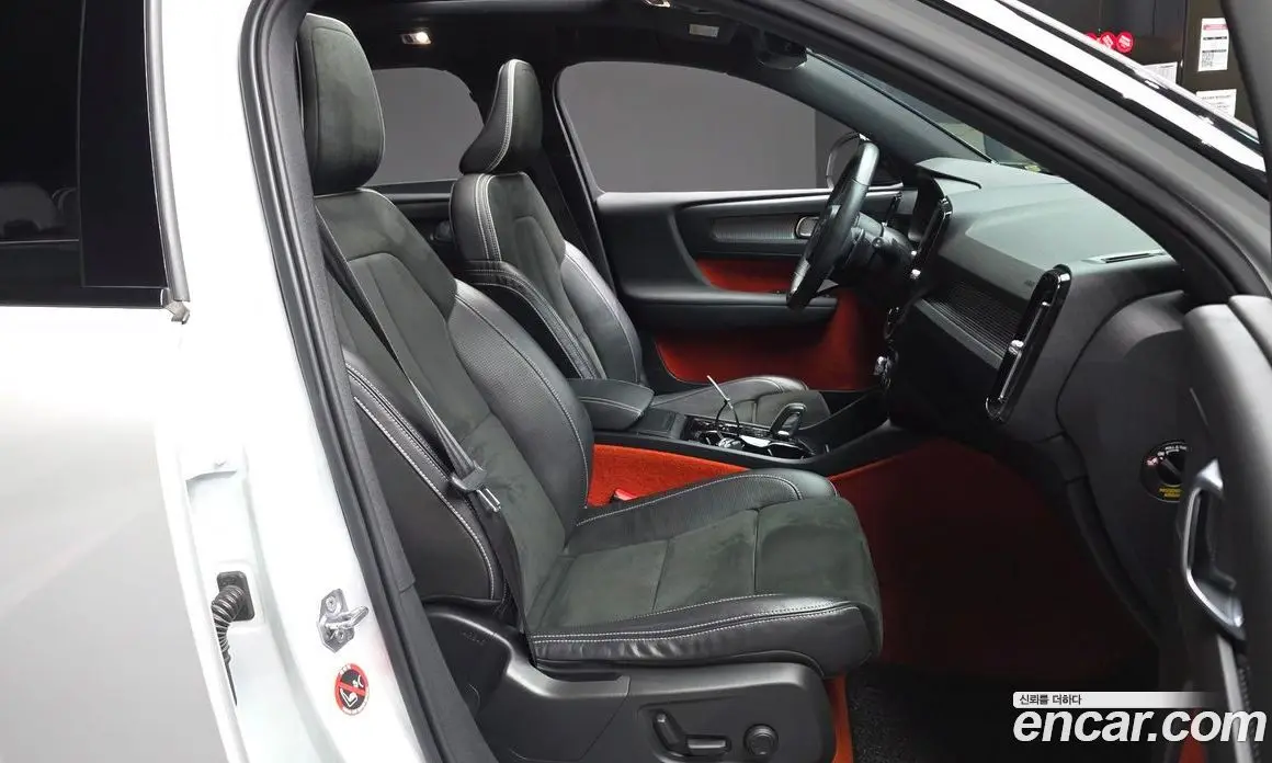 Volvo XC40 2019 2.0 автомат (гидро), фото 17