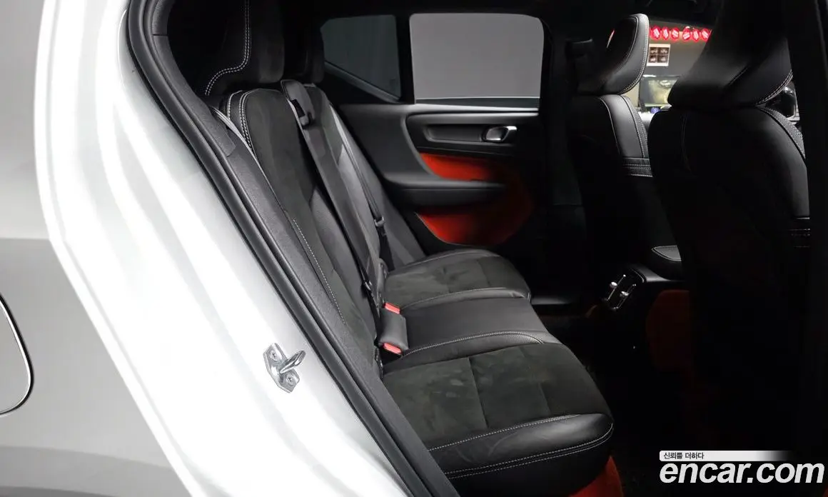 Volvo XC40 2019 2.0 автомат (гидро), фото 18