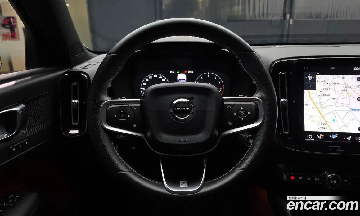 Volvo XC40 2019 2.0 автомат (гидро), фото 19