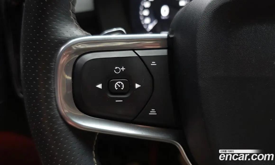 Volvo XC40 2019 2.0 автомат (гидро), фото 23