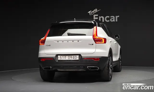 Volvo XC40 2019 2.0 автомат (гидро), миниатюра 4