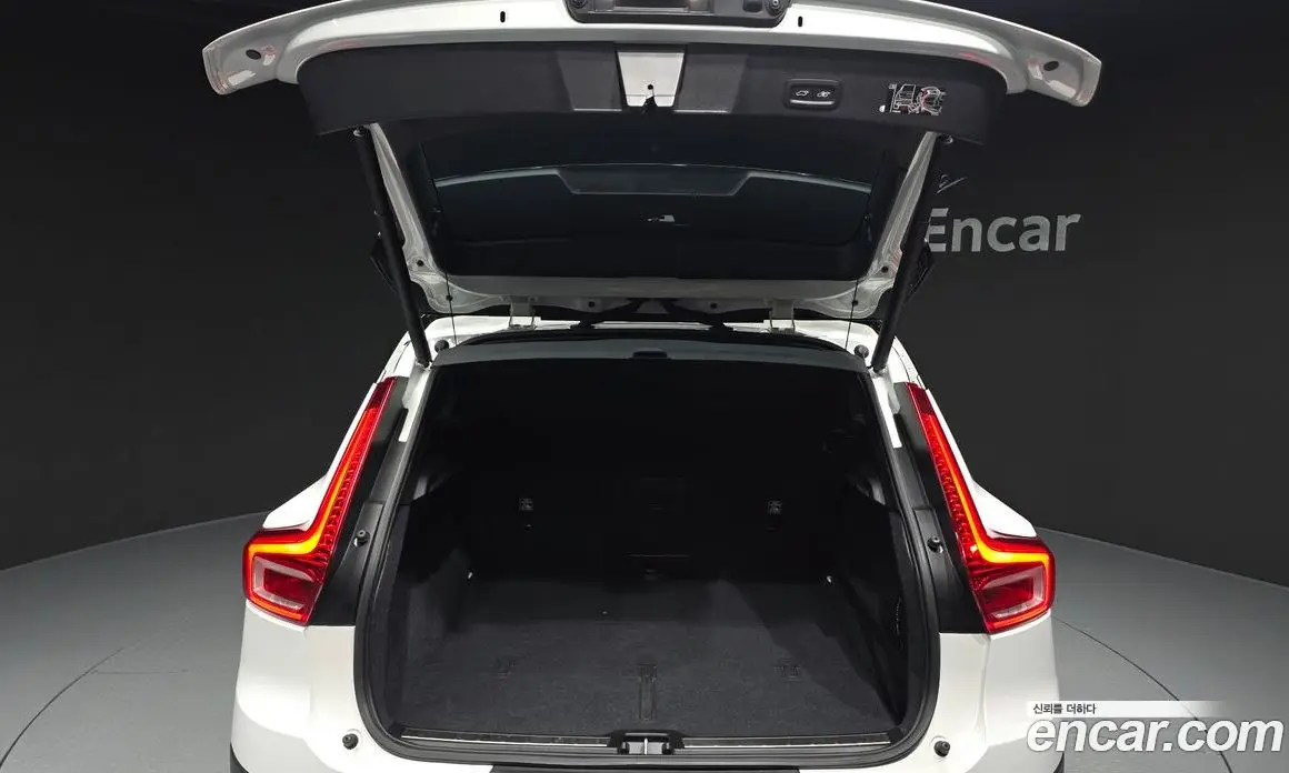 Volvo XC40 2019 2.0 автомат (гидро), фото 35