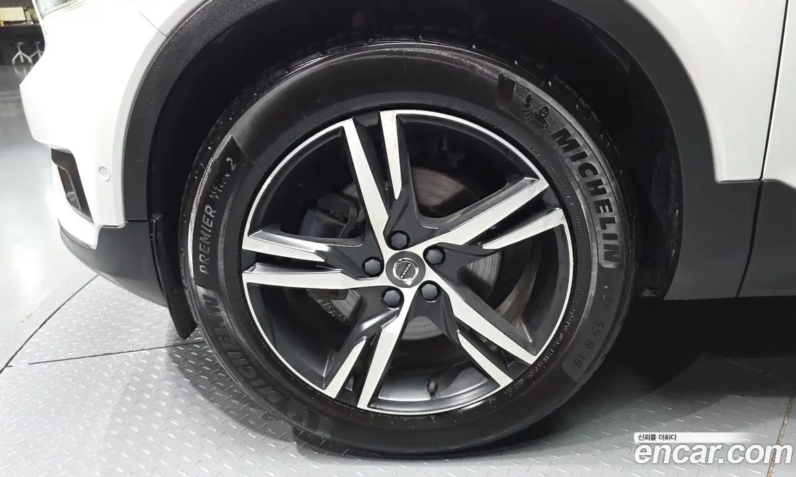 Volvo XC40 2019 2.0 автомат (гидро), фото 5