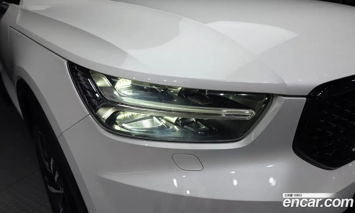 Volvo XC40 2019 2.0 автомат (гидро), фото 8