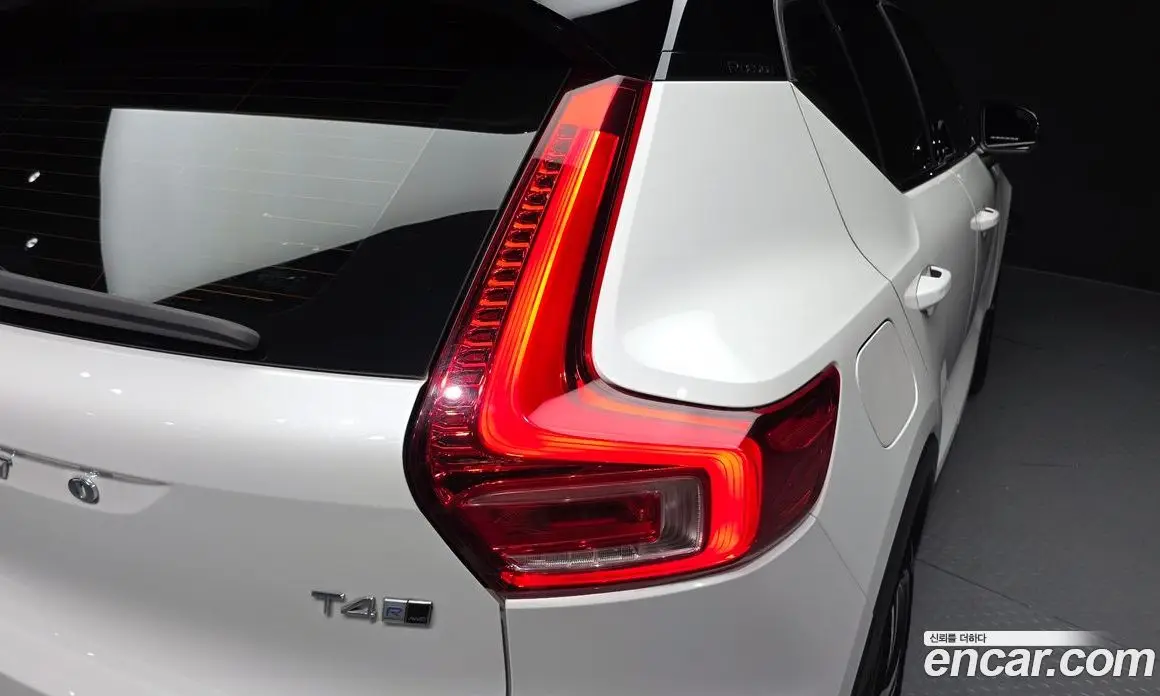 Volvo XC40 2019 2.0 автомат (гидро), фото 9