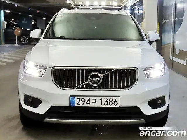 Volvo XC40 2022 2.0 автомат (гидро), миниатюра 2