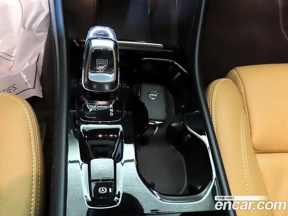 Volvo XC40 2022 2.0 автомат (гидро), фото 12