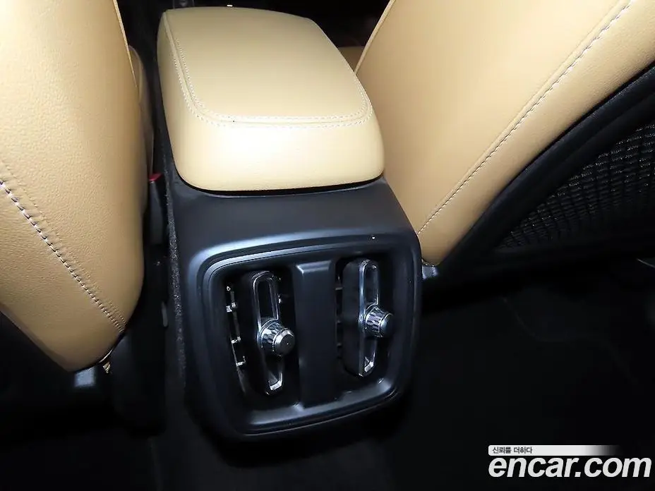 Volvo XC40 2022 2.0 автомат (гидро), фото 14