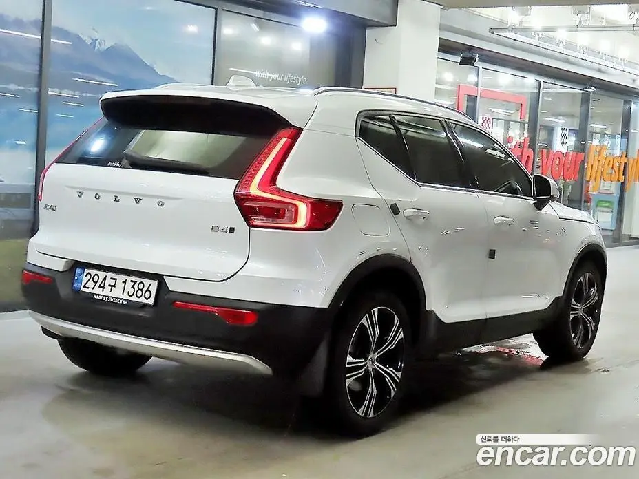Volvo XC40 2022 2.0 автомат (гидро), фото 4