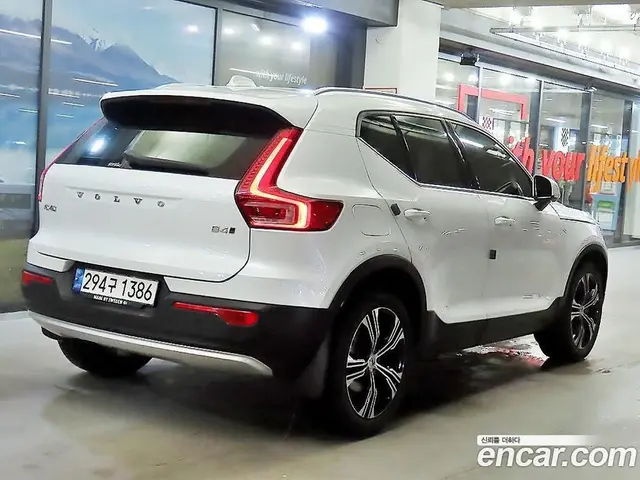 Volvo XC40 2022 2.0 автомат (гидро), миниатюра 4