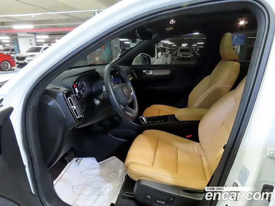 Volvo XC40 2022 2.0 автомат (гидро), фото 6