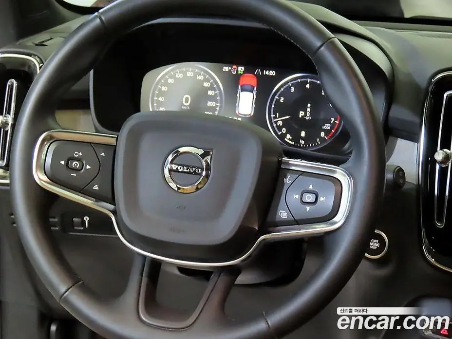 Volvo XC40 2022 2.0 автомат (гидро), фото 8
