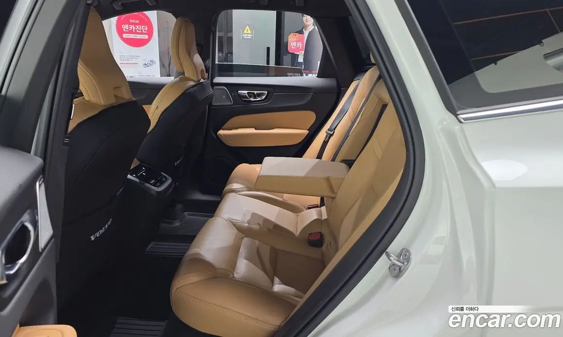 Volvo XC60 2022 2.0 автомат (гидро), фото 12