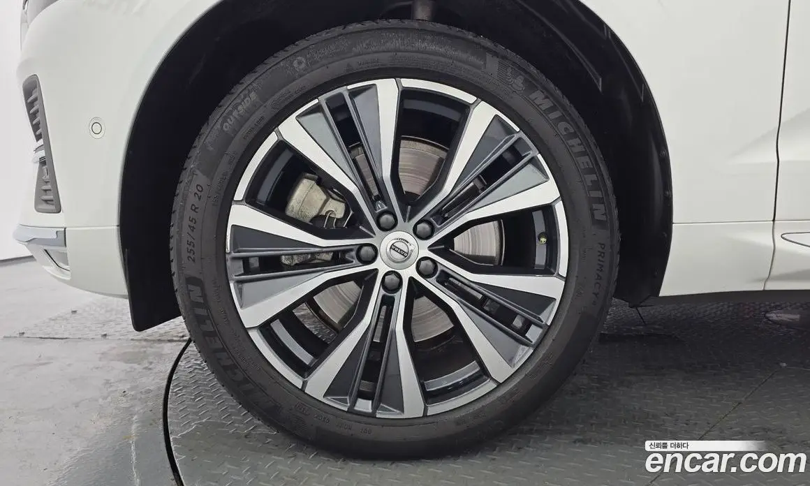 Volvo XC60 2022 2.0 автомат (гидро), фото 5