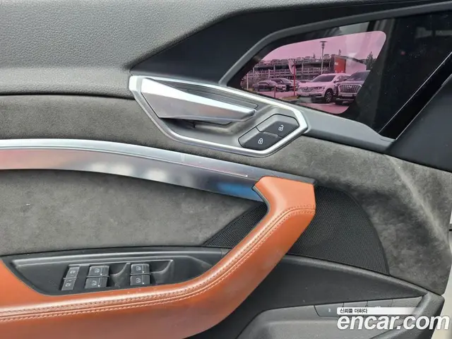Audi e-tron 2020 автомат (гидро), миниатюра 5