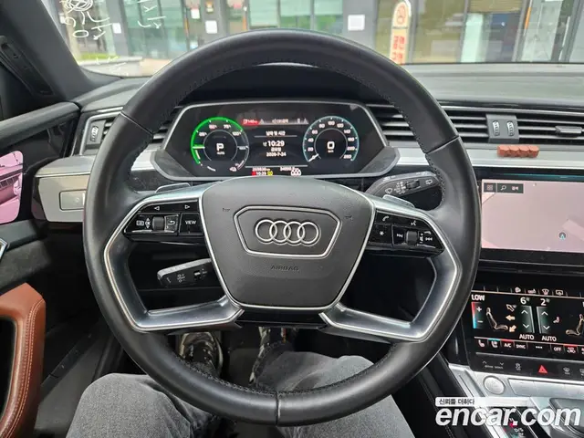 Audi e-tron 2020 автомат (гидро), миниатюра 8