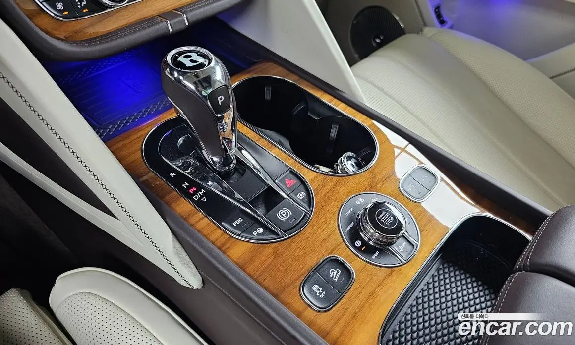 Bentley Bentayga 2022 4.0 автомат (гидро), фото 11