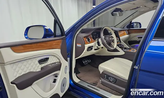 Bentley Bentayga 2022 4.0 автомат (гидро), миниатюра 12