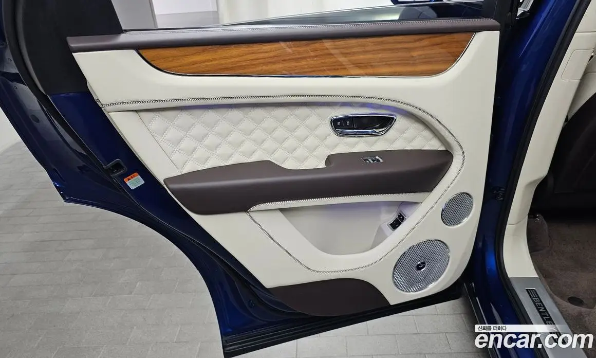 Bentley Bentayga 2022 4.0 автомат (гидро), фото 14