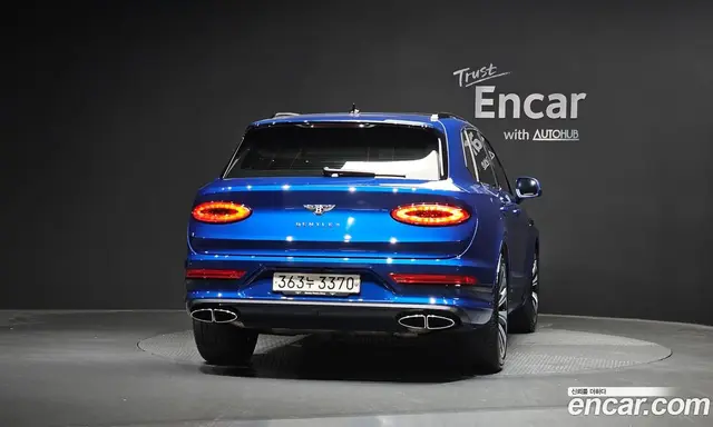 Bentley Bentayga 2022 4.0 автомат (гидро), миниатюра 3
