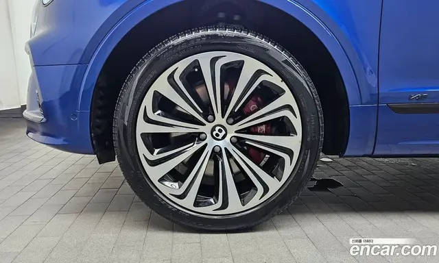 Bentley Bentayga 2022 4.0 автомат (гидро), миниатюра 4