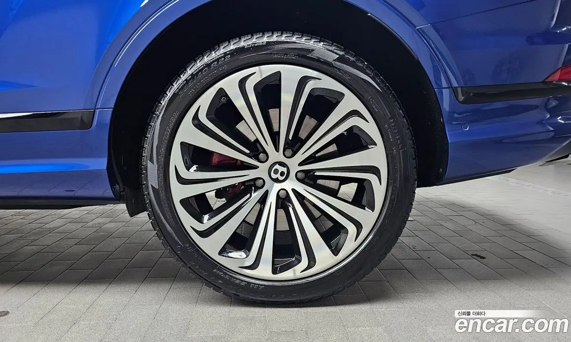 Bentley Bentayga 2022 4.0 автомат (гидро), фото 6