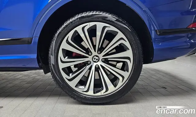 Bentley Bentayga 2022 4.0 автомат (гидро), миниатюра 6