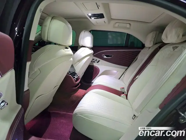 Bentley Flying Spur 2024 4.0 автомат (гидро), миниатюра 12