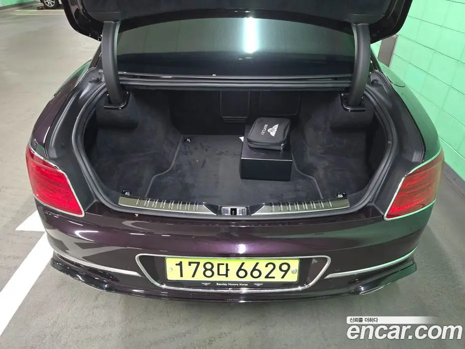 Bentley Flying Spur 2024 4.0 автомат (гидро), фото 6