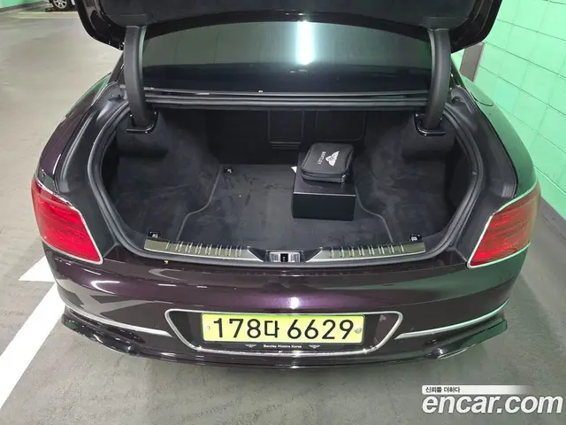 Bentley Flying Spur 2024 4.0 автомат (гидро), миниатюра 6
